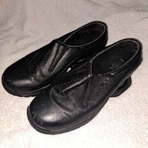 Z-Coil Women's Size 10 Leather Clogs